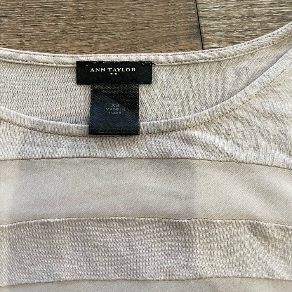 Ann Taylor 3/4 Sleeve Greyish-Lavender Top - Picture 2 of 4